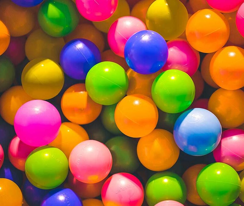 A photo of many balls of differnet colors